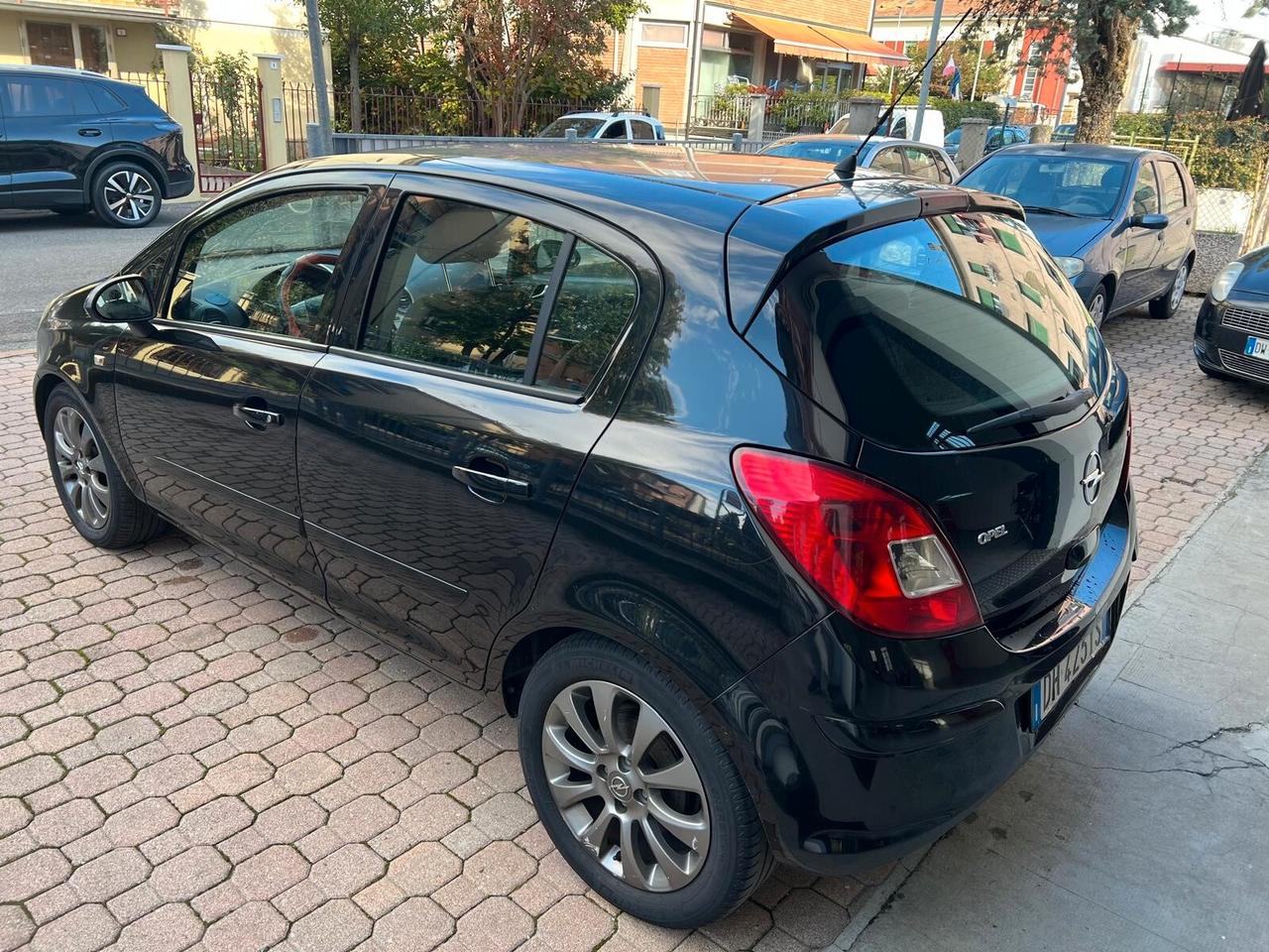 Opel Corsa 1.2 OK NEOPATENTATI