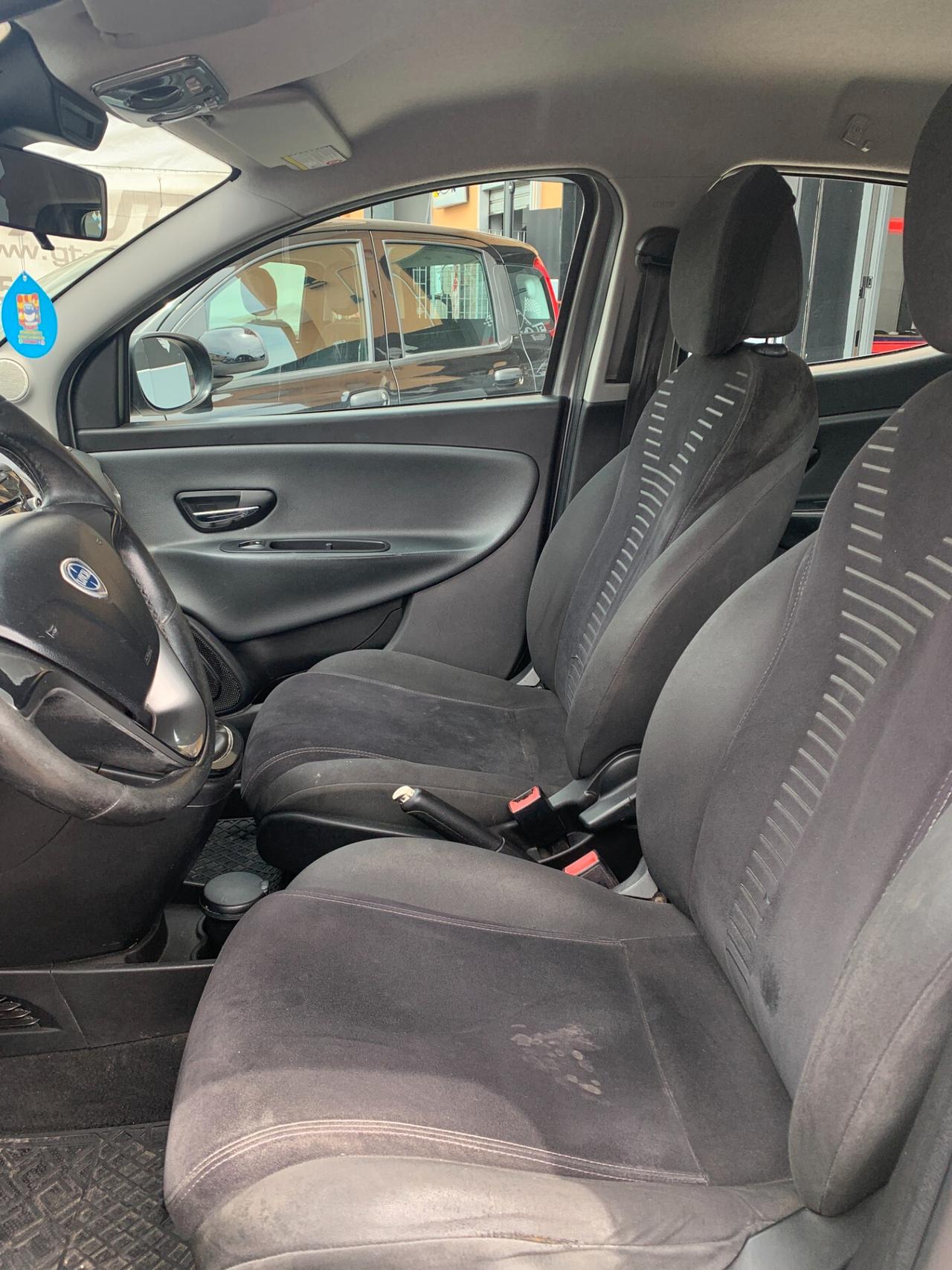 Lancia Ypsilon 1.3 MJT 95CV 5P