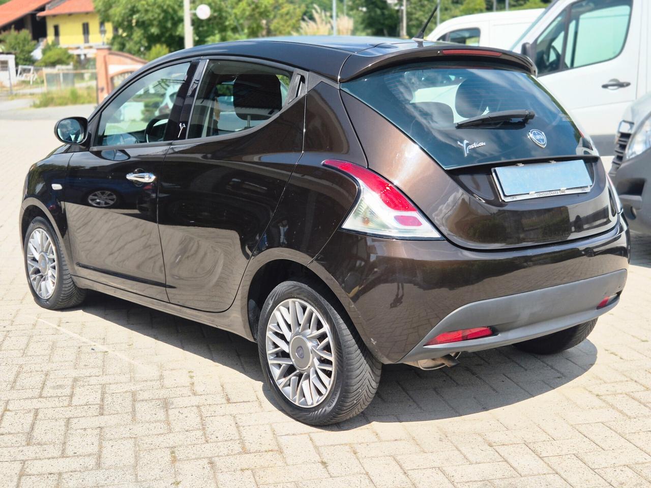 Lancia Ypsilon 1.2 69 CV / BENZ/ 5P /OK NEOPATENTATI