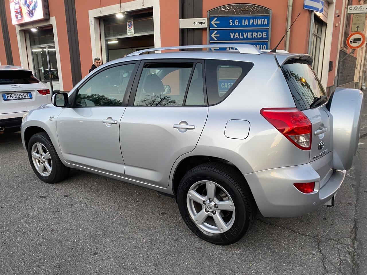 Toyota RAV4 2.2 D-4D 136 CV Sol GANCIO TRAINO