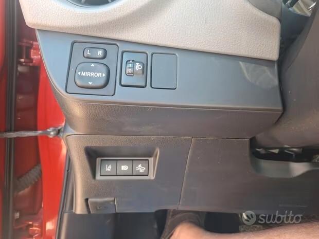 Toyota Yaris 1.0 72 CV 5 porte Cool CLIMA CERCHI APPLE CAR PLAY CRUISE BLUETOOTH ESENTE BOLLO NEO PATENTATI