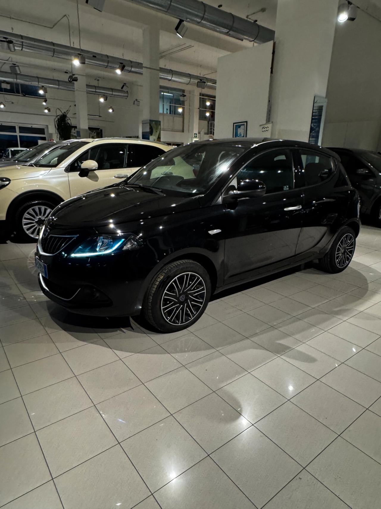 LANCIA YPSILON GOLD FULL OPTIONAL