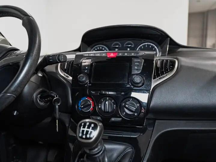 Lancia Ypsilon 1.0 FireFly 5 porte S&S Hybrid Ecochic Silver