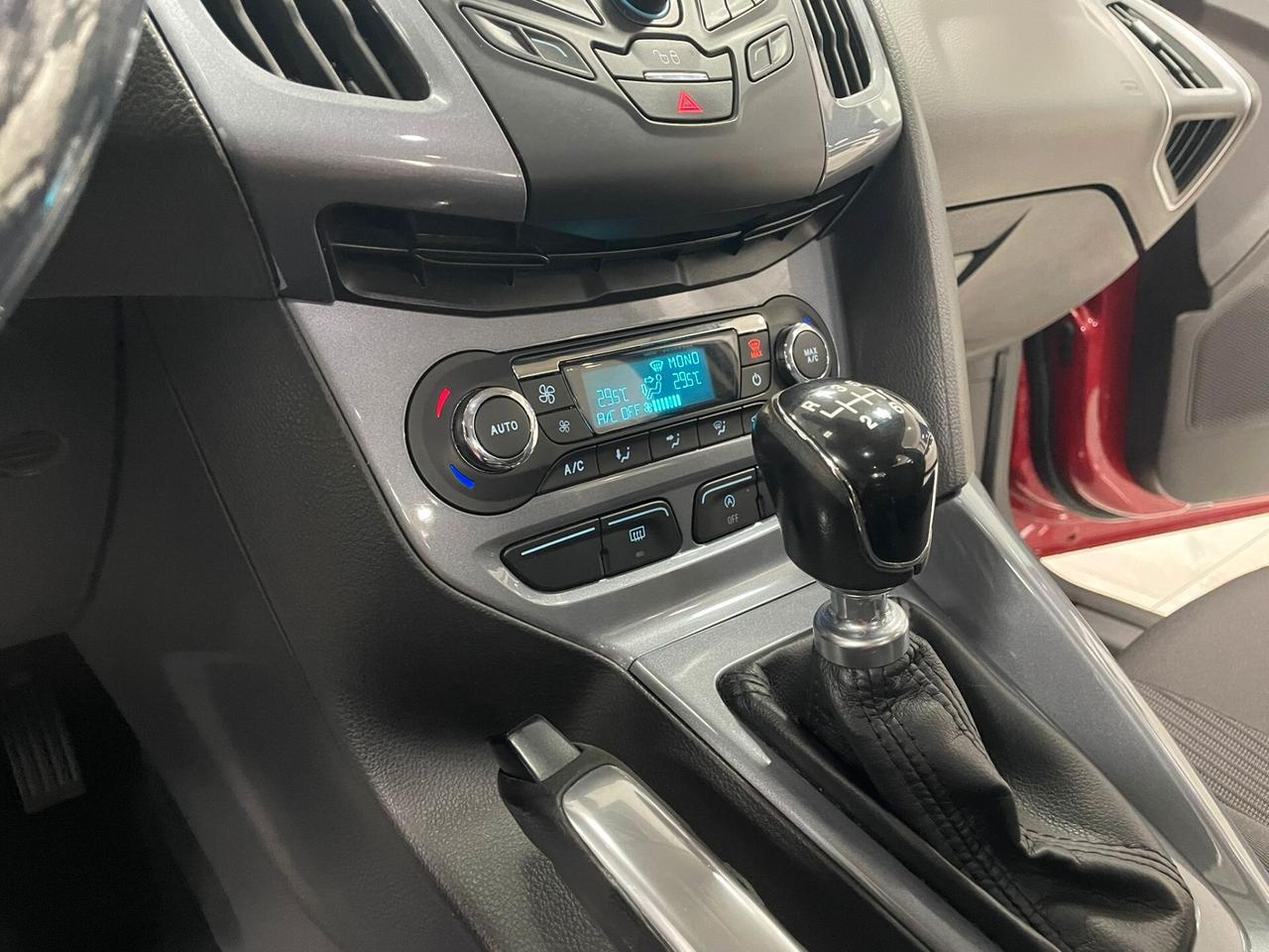 Ford Focus 1.6 benzina Titanium