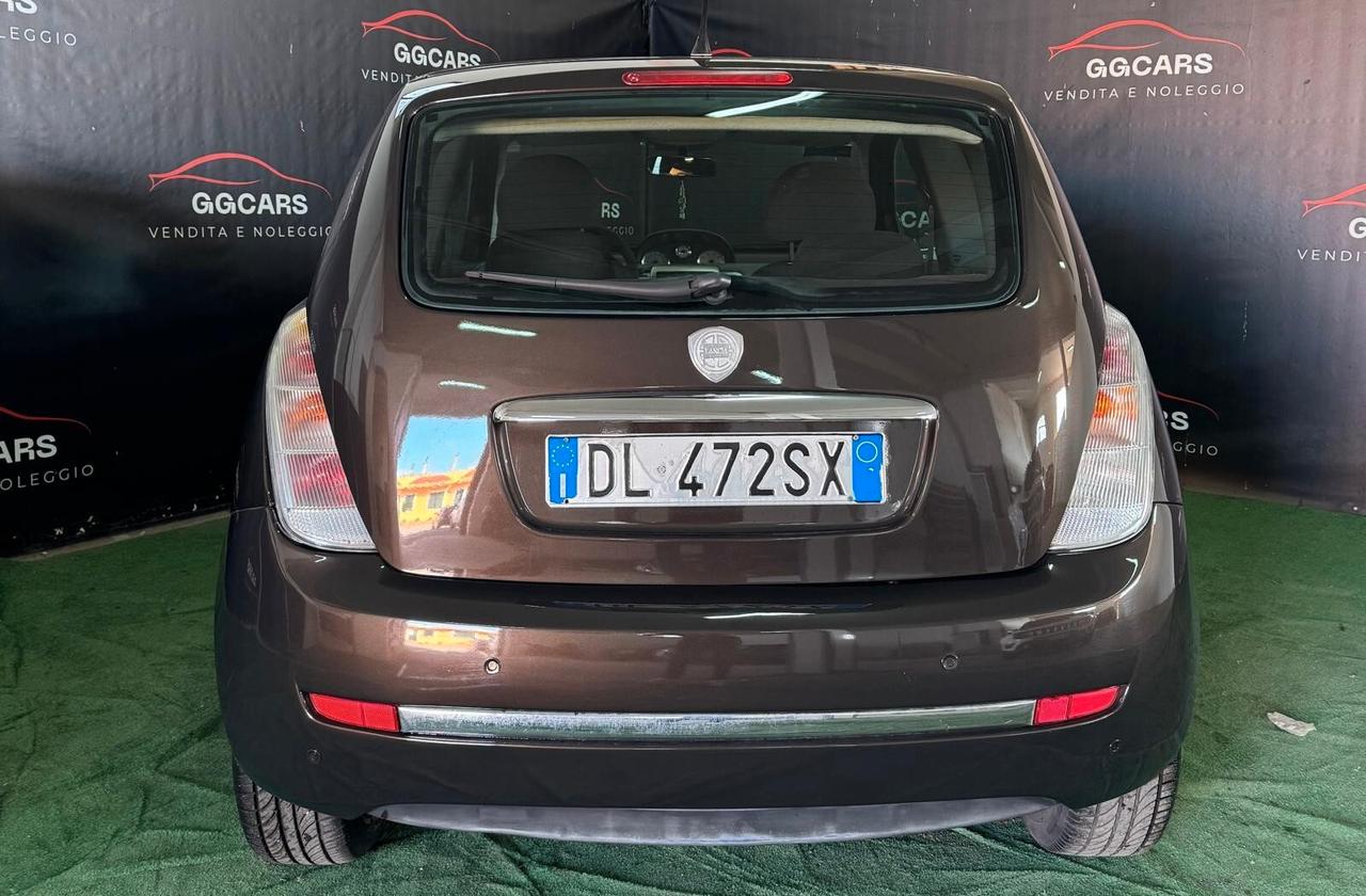 Lancia Ypsilon 1.3 MJT 75 CV Argento