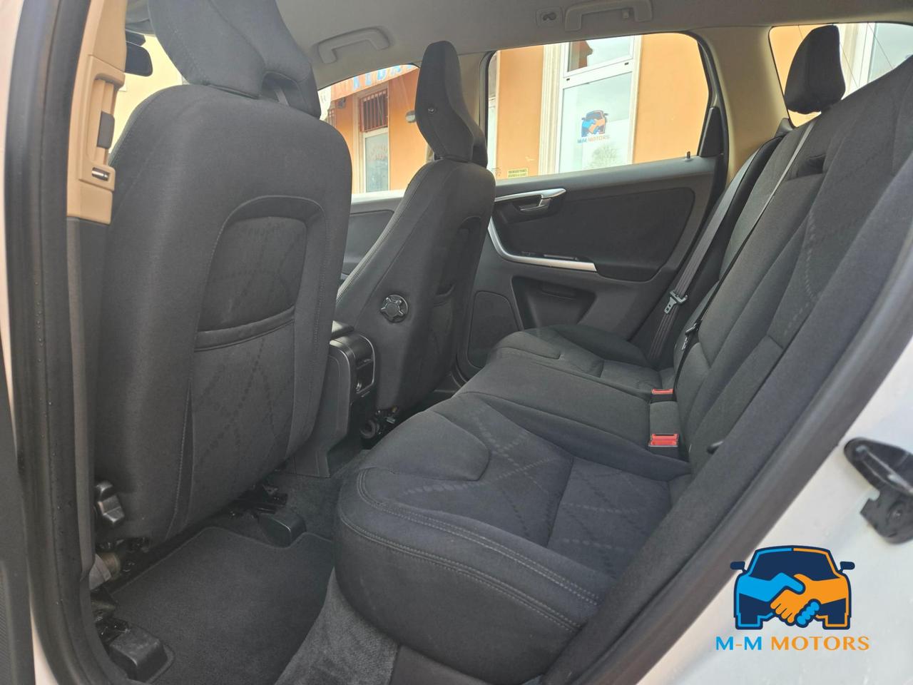 Volvo XC60 2.0 d4 (d3) R-design geartronic