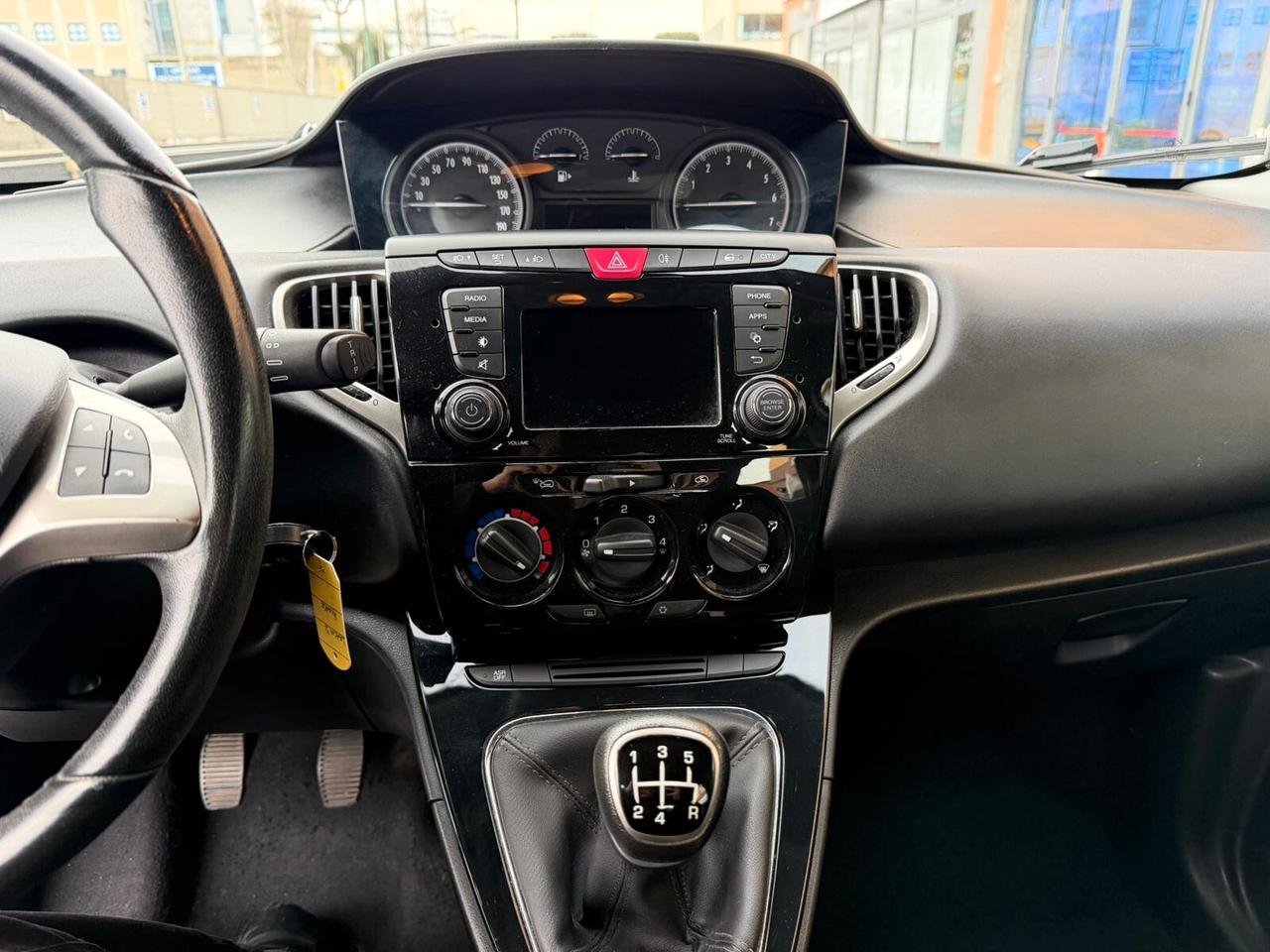 Lancia Ypsilon 1.2 69 CV 5 porte Gold