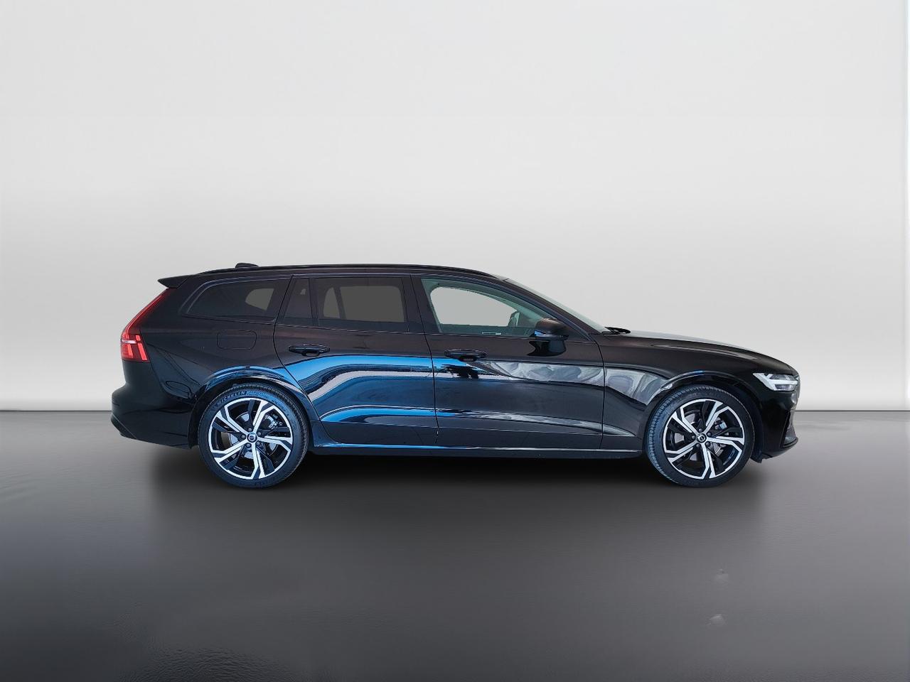 VOLVO V60 II 2023 - V60 2.0 b4 Plus Dark auto