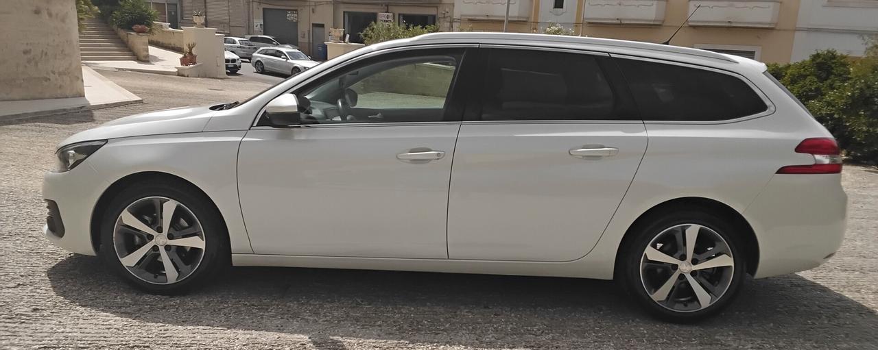 Peugeot 308 BlueHDi 130 S&S SW Allure