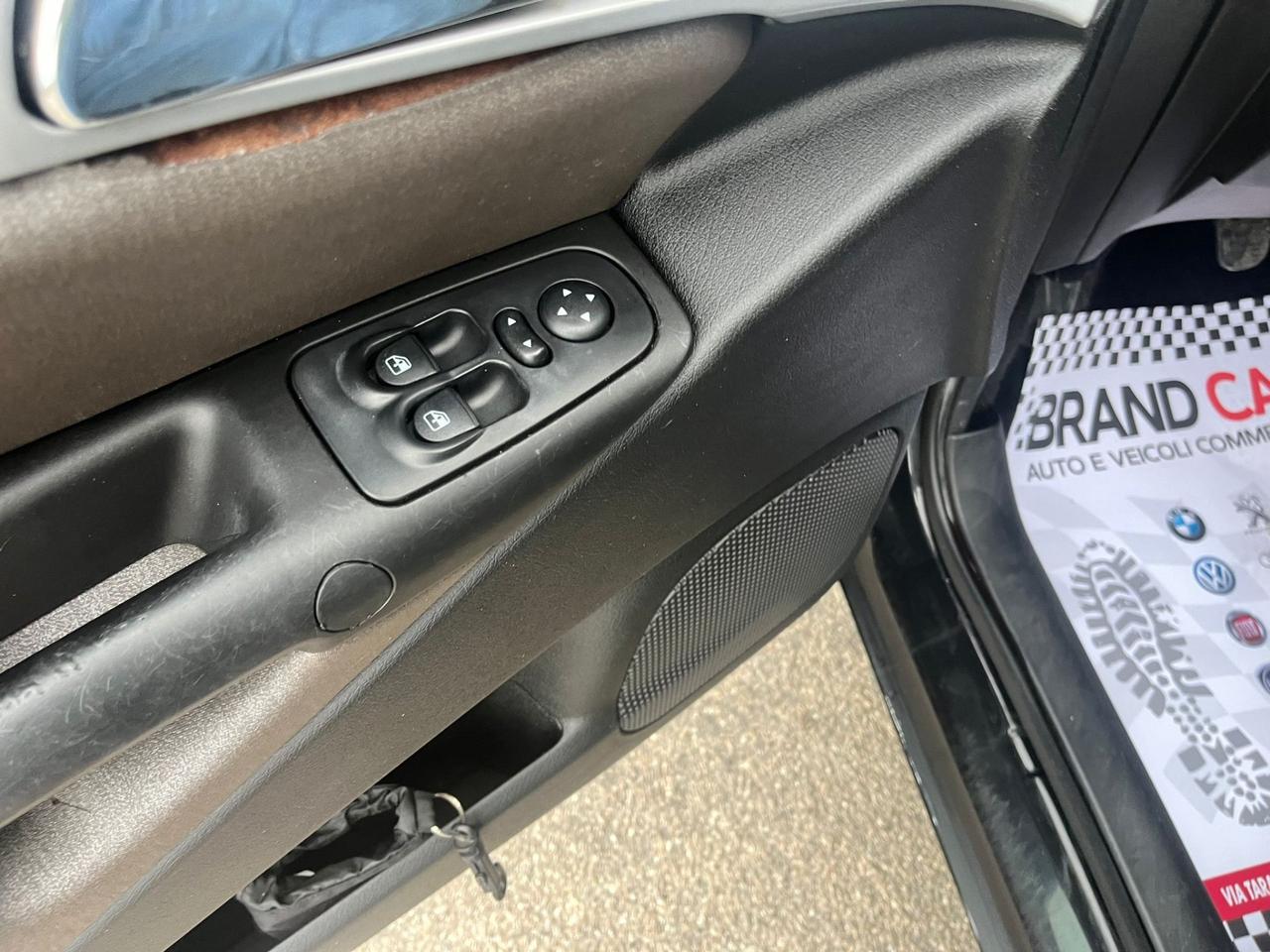 Lancia Ypsilon 1.4 Oro Ecochic GPLUnipro 2010