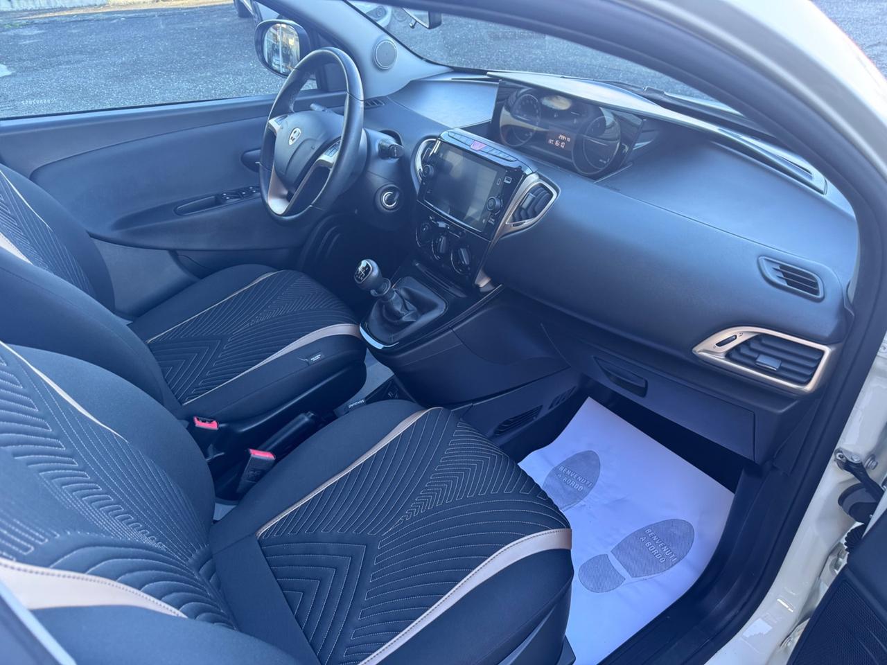 Lancia Ypsilon 1.0 Hybrid Alberta Ferretti