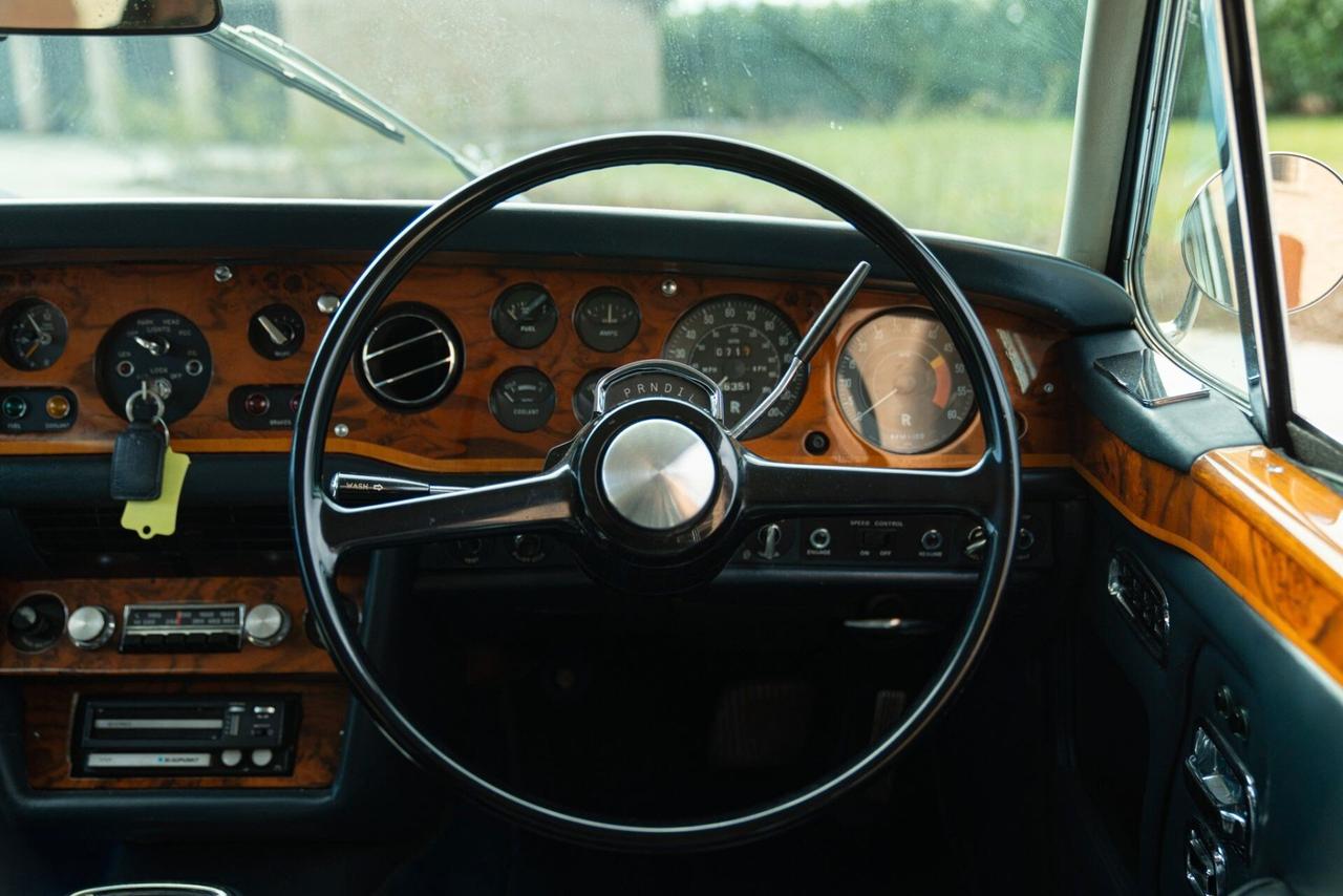 Rolls Royce Corniche Coupe book service