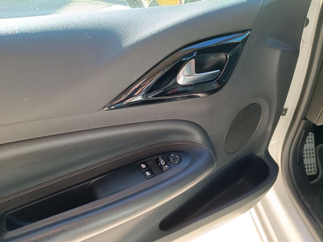 DS DS3 Sport Chic 1.6 Blue HDi 100 #9596