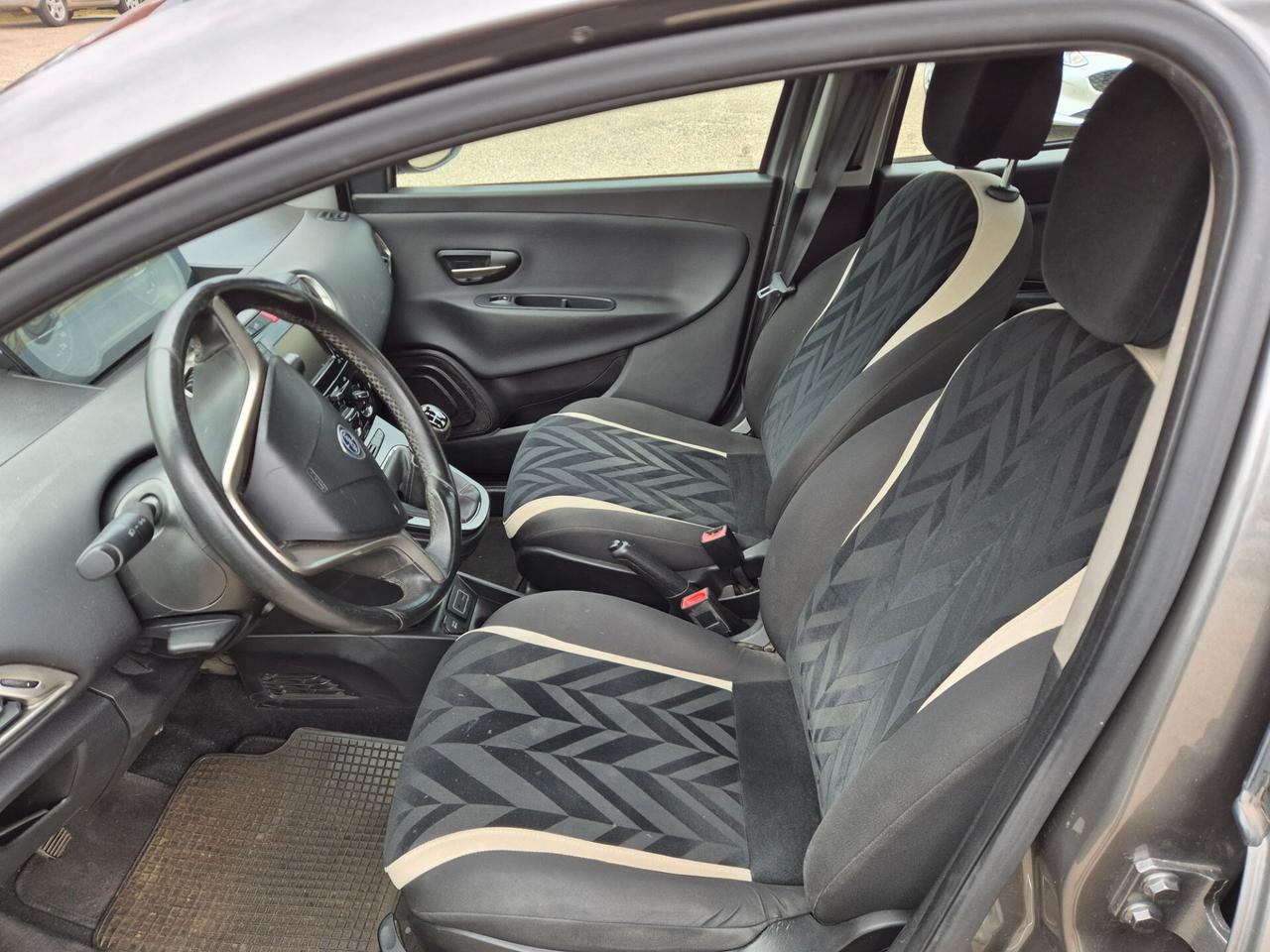 Lancia Ypsilon 1.2 69 CV 5 porte Gold