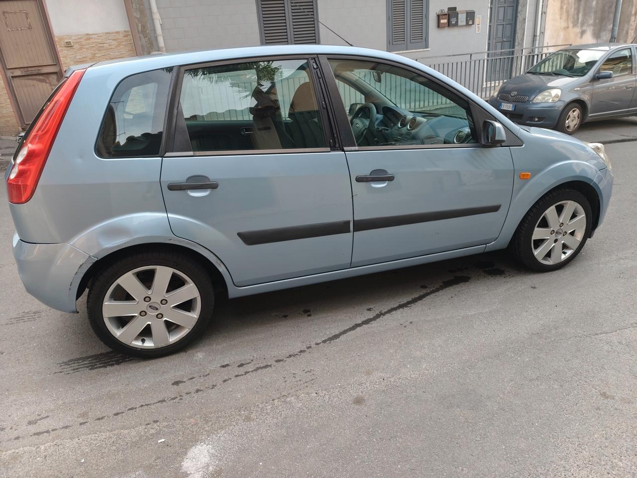 Ford Fiesta 1.2 16V 5p. Benzina
