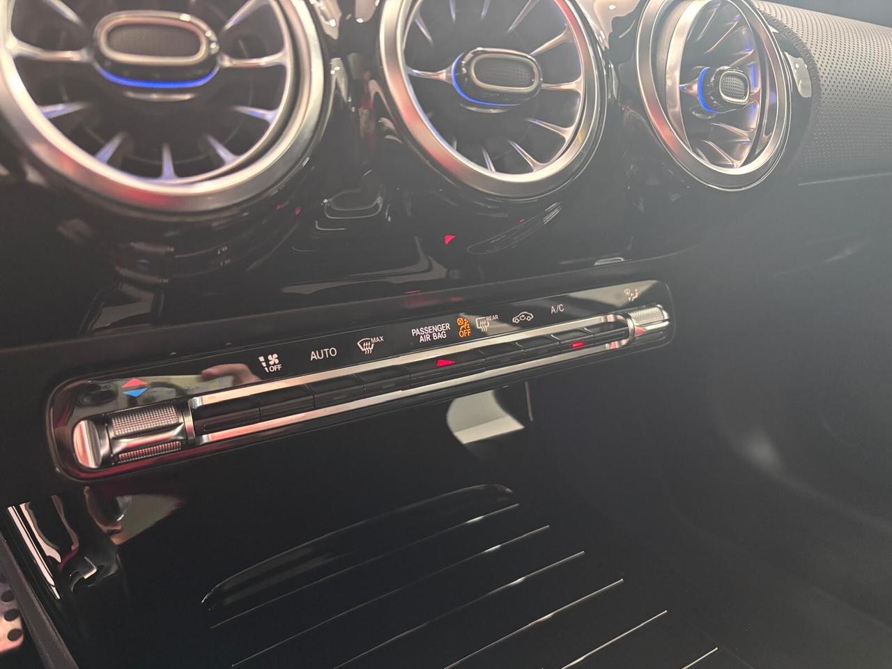 MERCEDES-BENZ A180D PREMIUM AMG TETTO-NAVI-LED