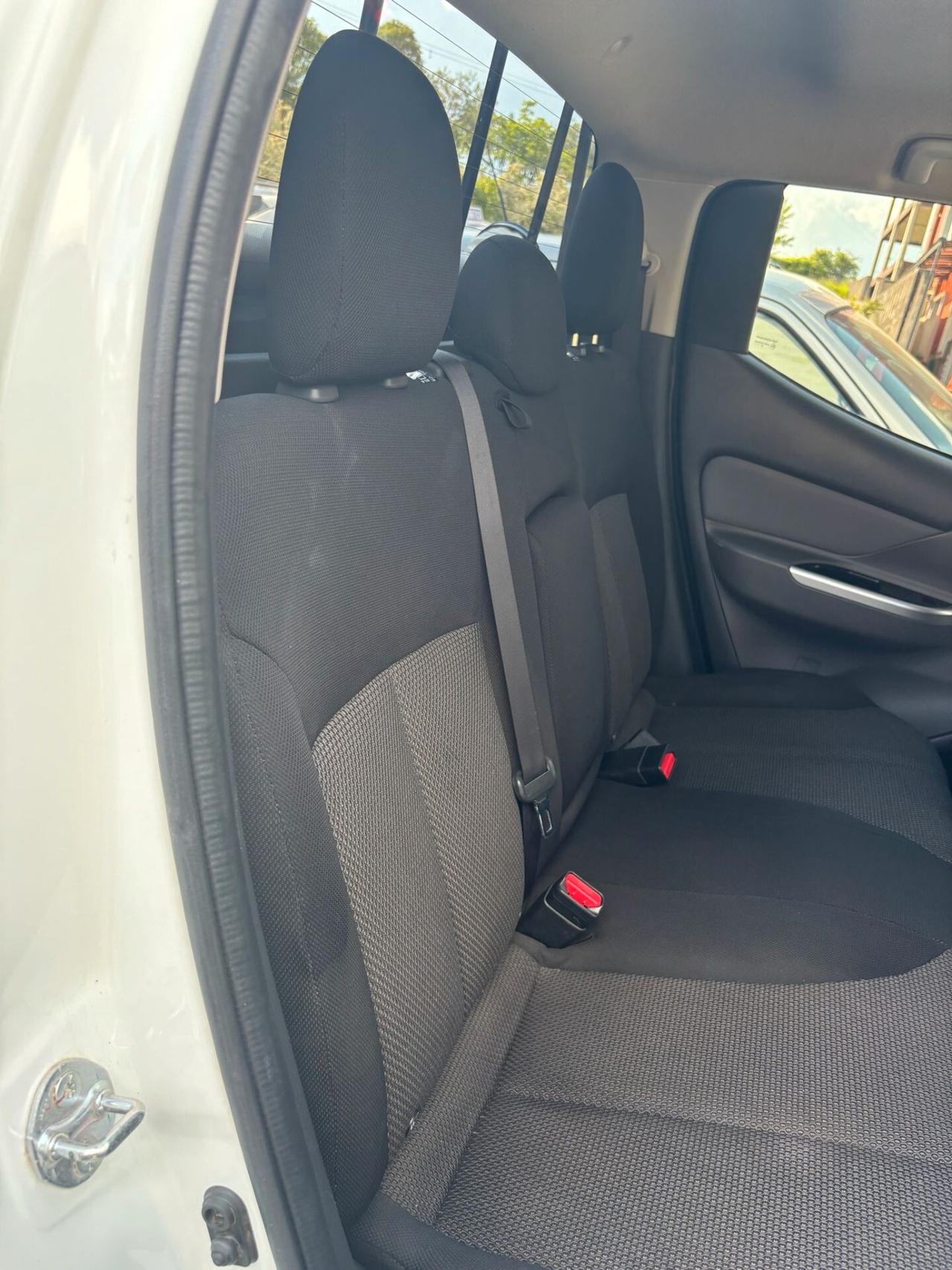Mitsubishi L200 2.4 DI-D/181CV Double Cab Intense Hp Mivec SDA