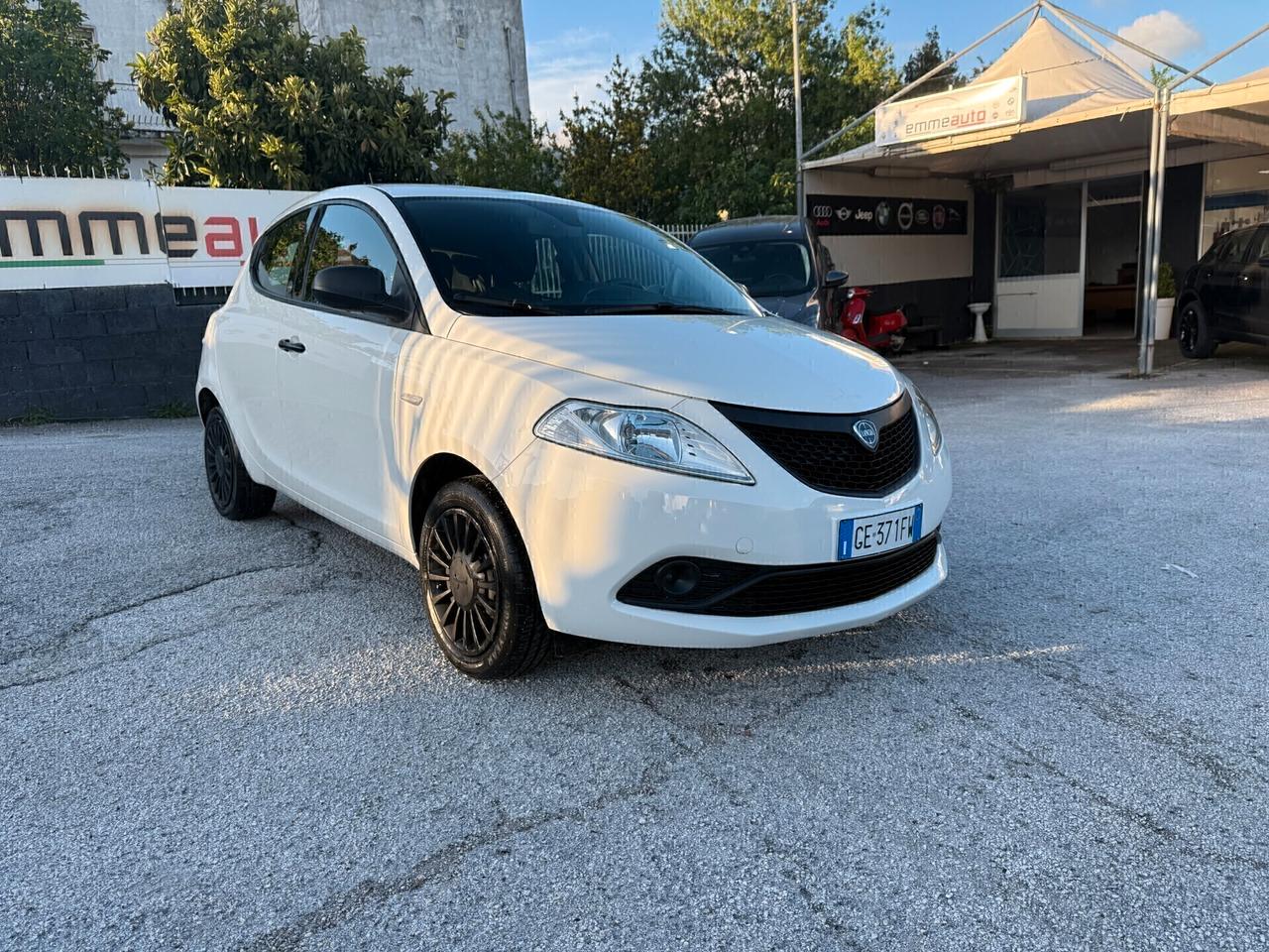 Lancia Ypsilon 1.0 FireFly 5 porte S&S Hybrid Ecochic Silver