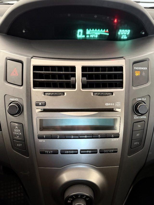 TOYOTA Yaris 1.0 5 porte Luxury pack