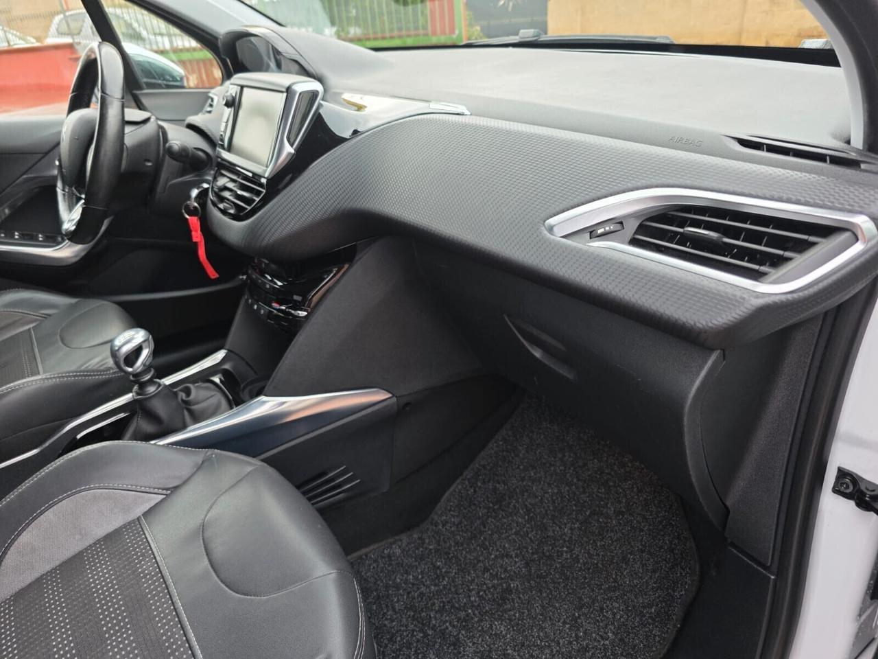 Peugeot 2008 1.6 e-HDi 115 CV Stop&Start Féline