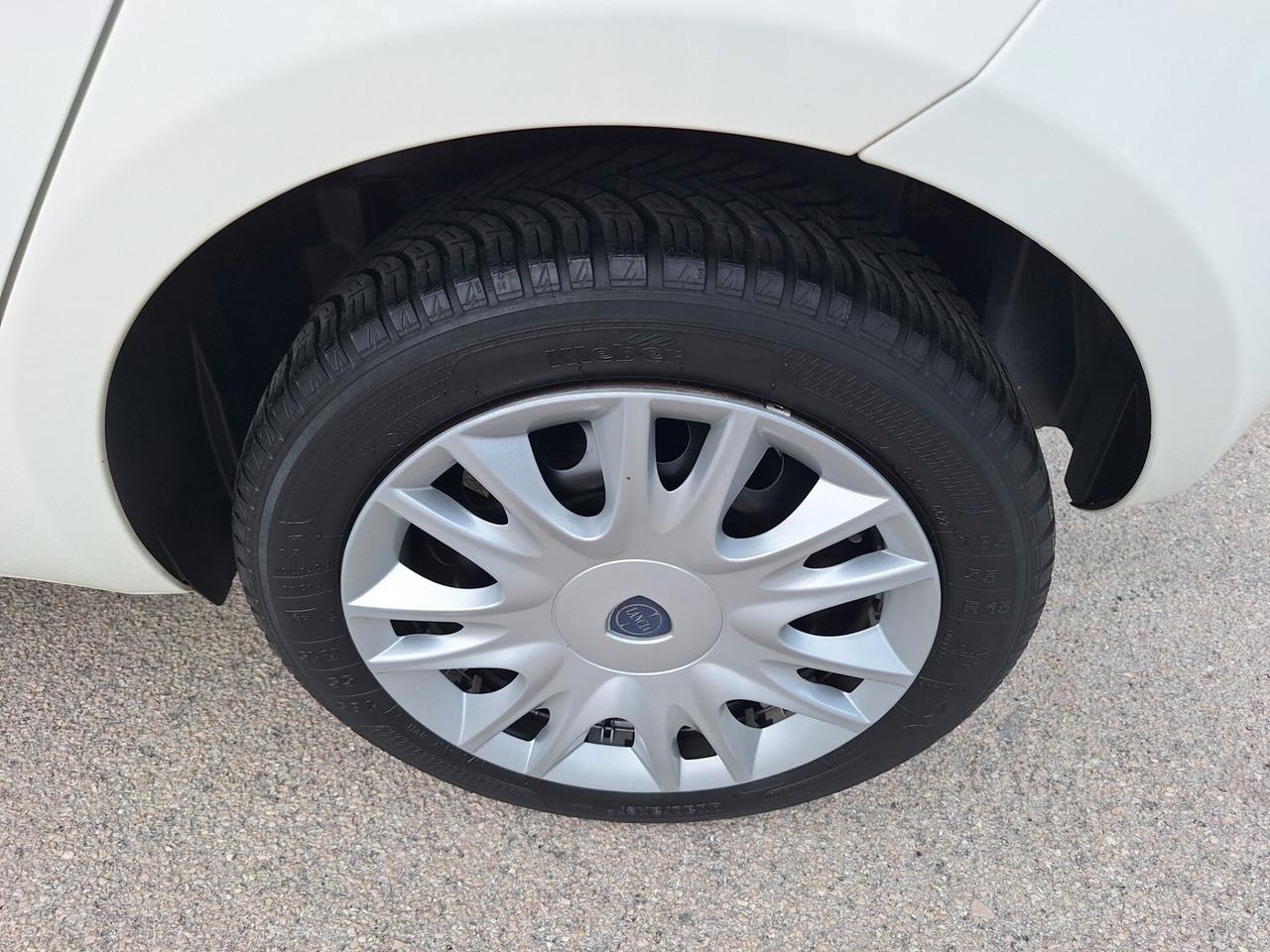 Lancia Ypsilon 1.2 69 CV 5 porte Silver PERFETTA