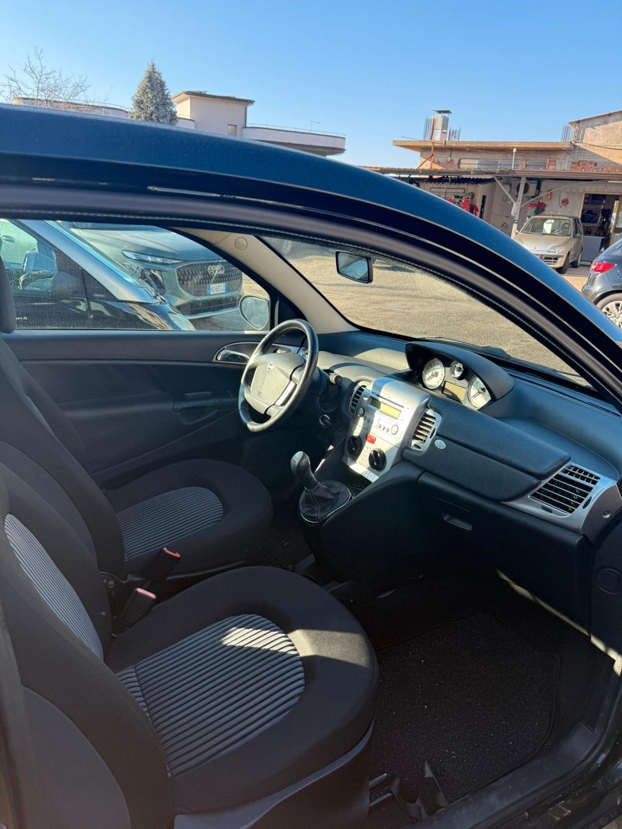 Lancia Ypsilon 1.3 MJT 75 CV Oro