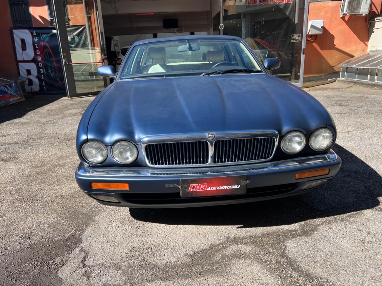 Jaguar XJ Xj- sover-daimiler six.4.0 cat automatico