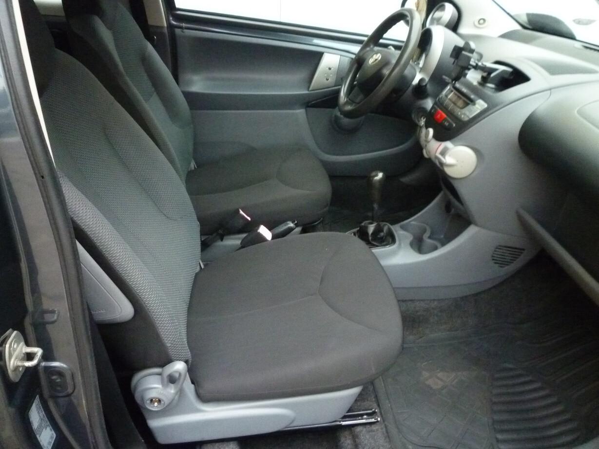 Toyota Aygo 1.0 12V VVT-i 3 porte Ok neopatentati