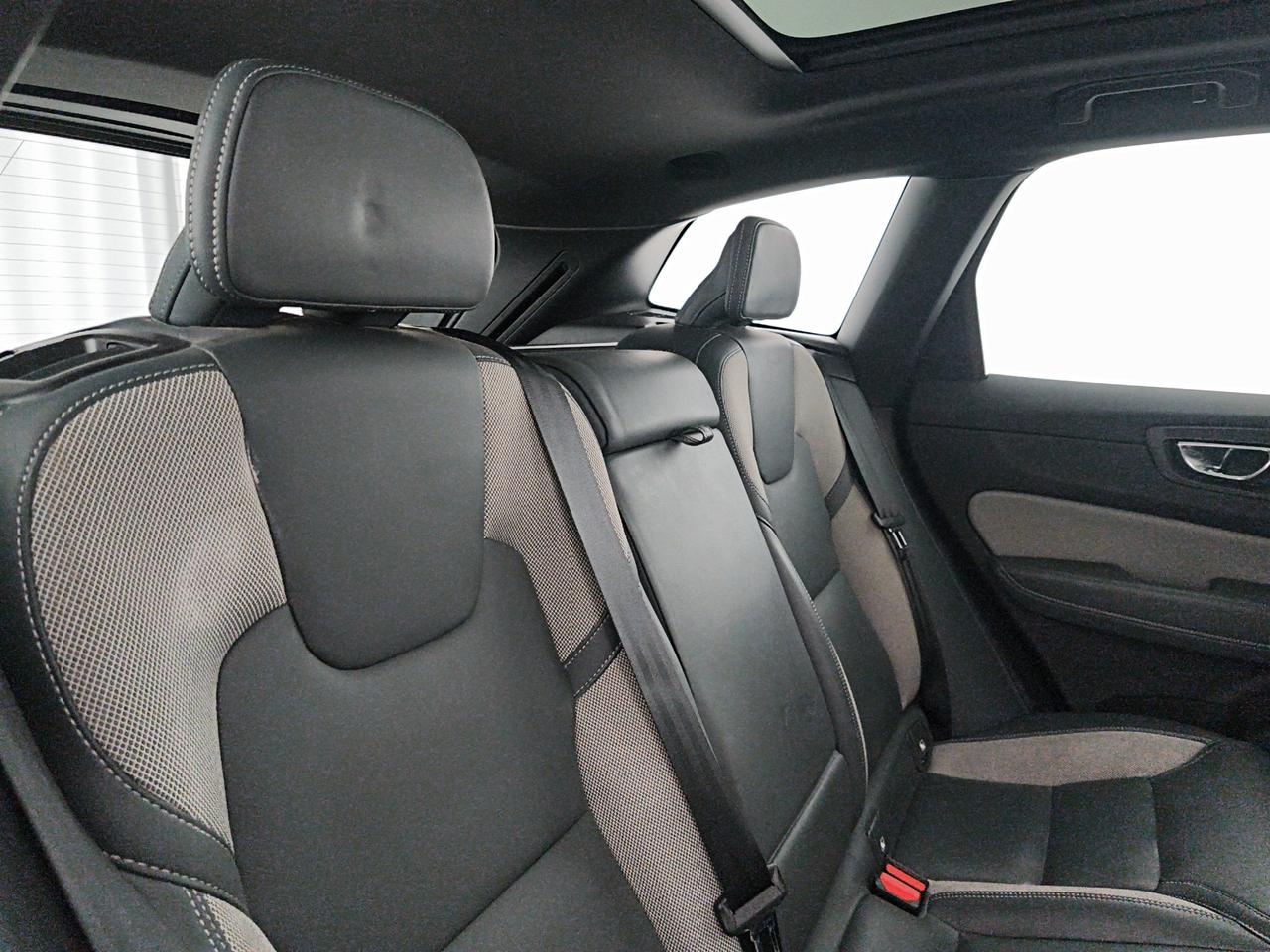 Volvo XC60 2.0 b4 Plus Dark awd