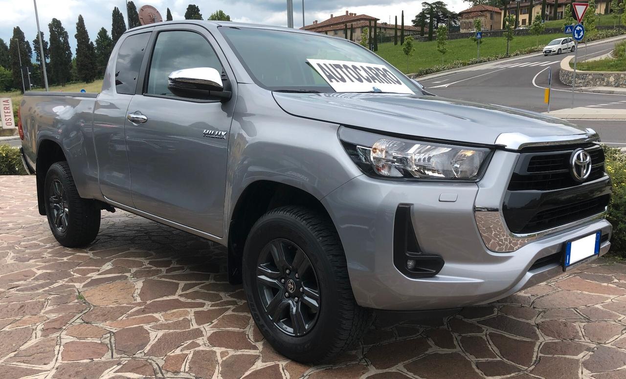 Toyota Hilux 2.4 D-4D 4WD 2 porte 4posti Extra Cab Lounge