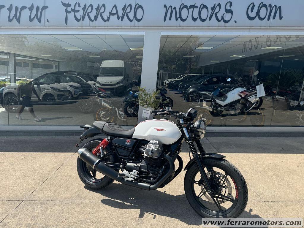 Moto Guzzi V7 Stone Ten nuova pronta consegna