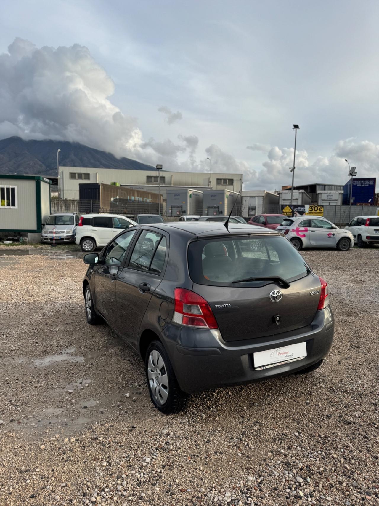 Toyota Yaris 1.0 5 porte