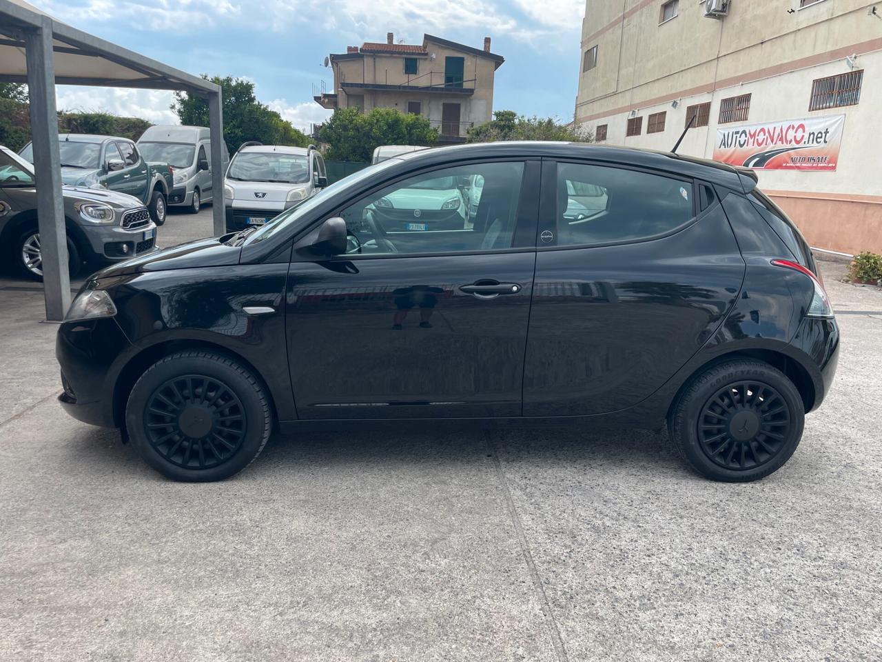 Lancia Ypsilon 1.0 FireFly 5 porte S&S Hybrid Ecochic Silver