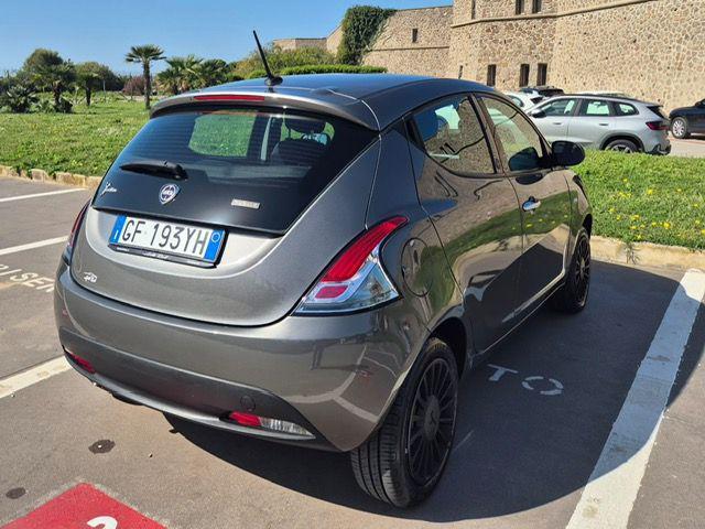 LANCIA Ypsilon 1.0 FireFly 5 porte S&S Hybrid Ecochic Silver