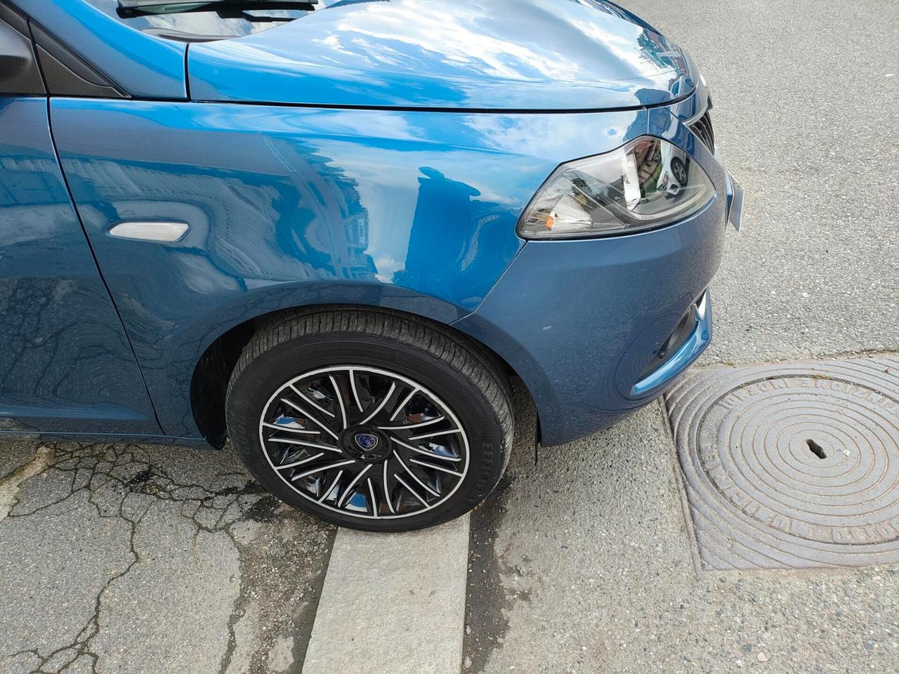 LANCIA YPSILON 1.0 HYBRID -2023