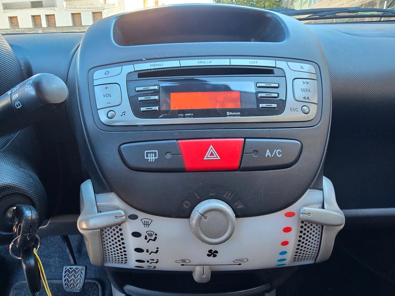 Peugeot 107 1.0 benz 68CV 5p automatica full opt nuova 2012