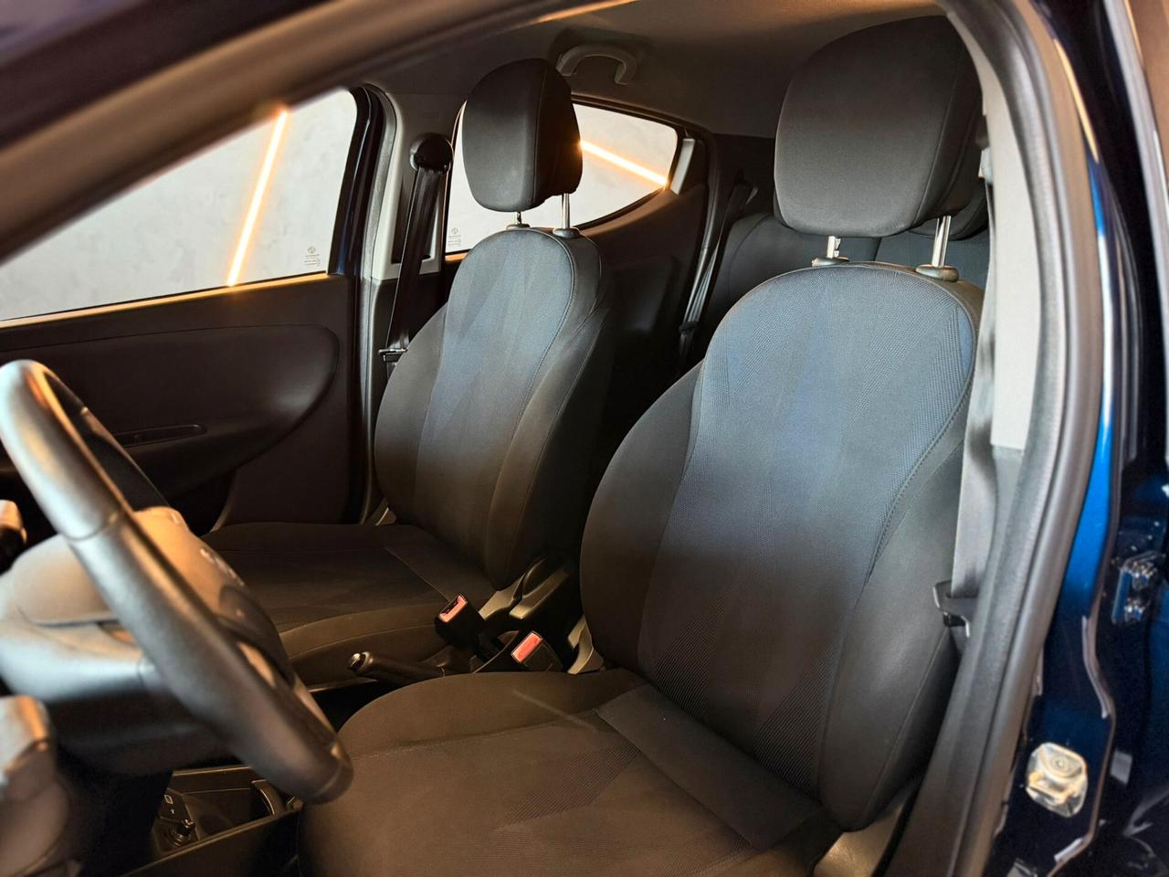 Lancia Ypsilon 1.2 69 CV 5 porte S&S Platinum