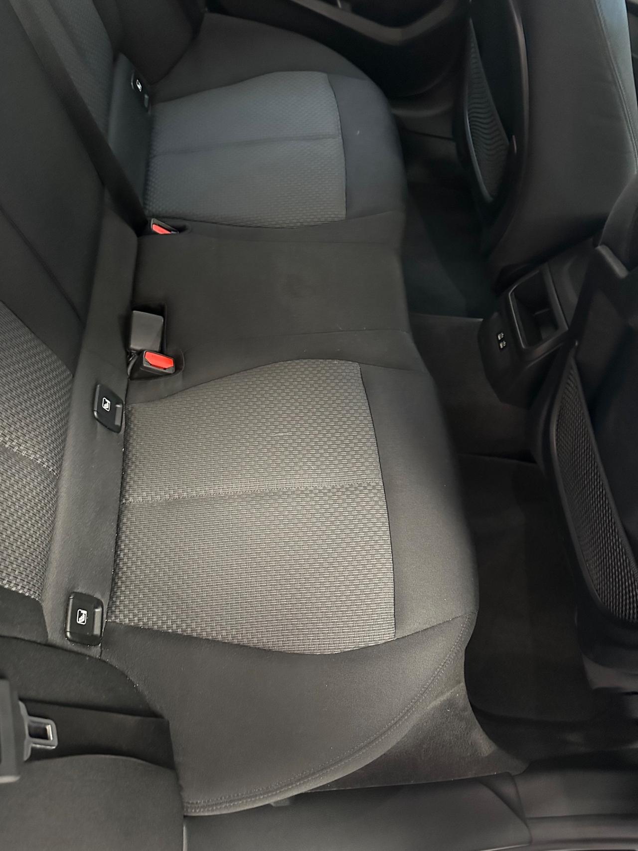 Bmw 120 120d 5p. Business Advantage