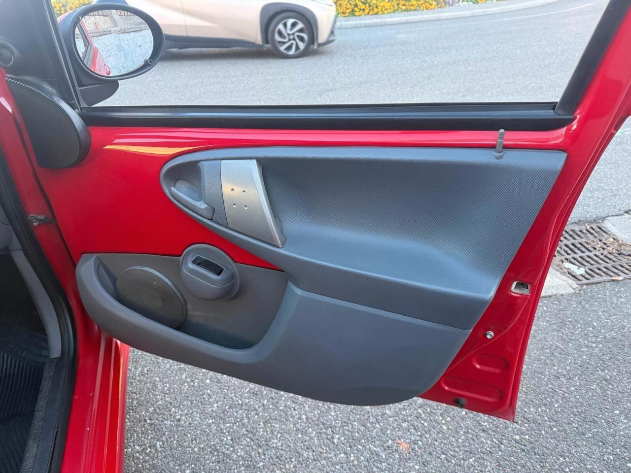 Toyota Aygo 1.0 12V VVT-i 5 porte Sol