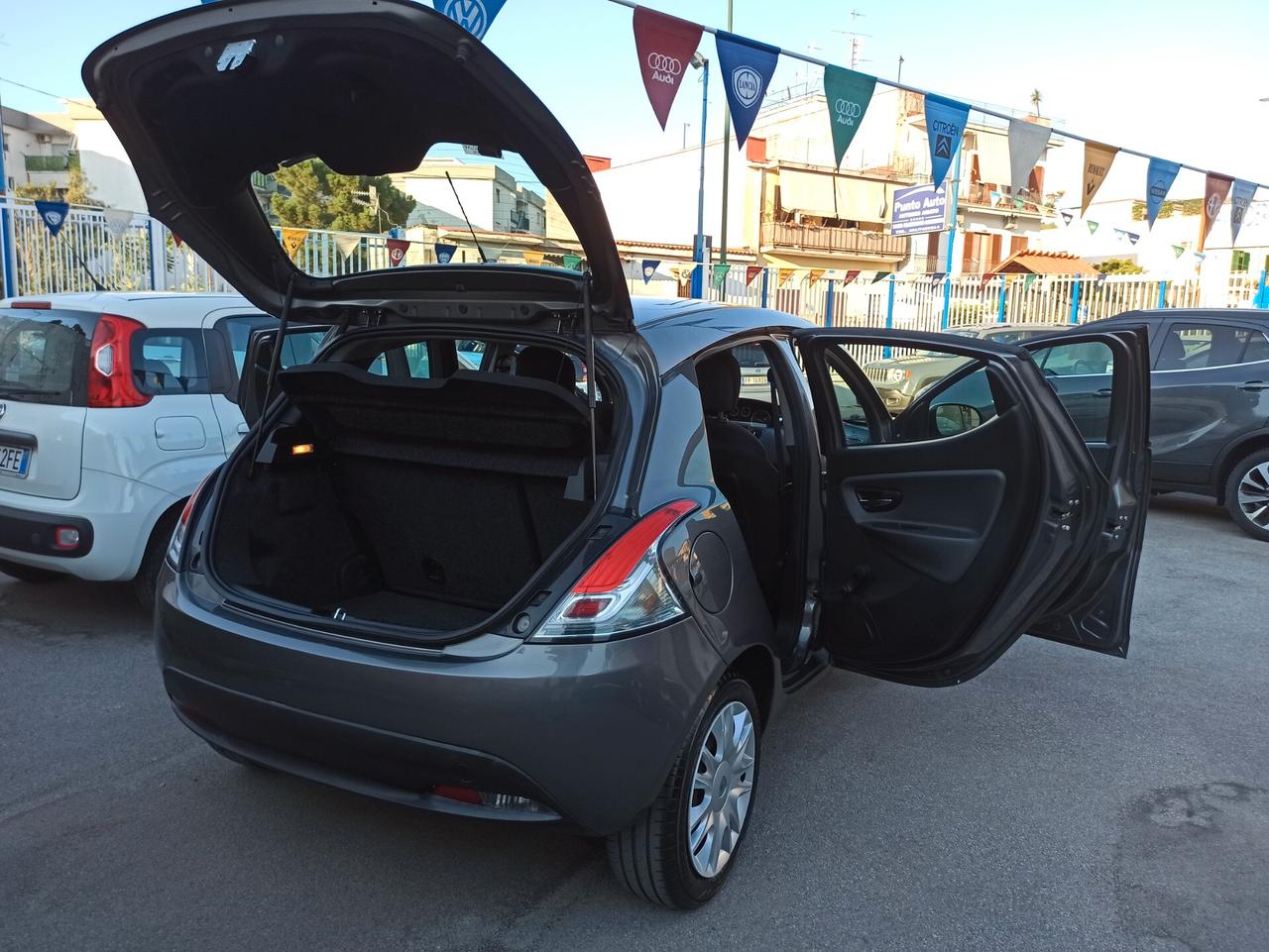 Lancia Ypsilon 1.2 69 CV 5 porte S&S Gold