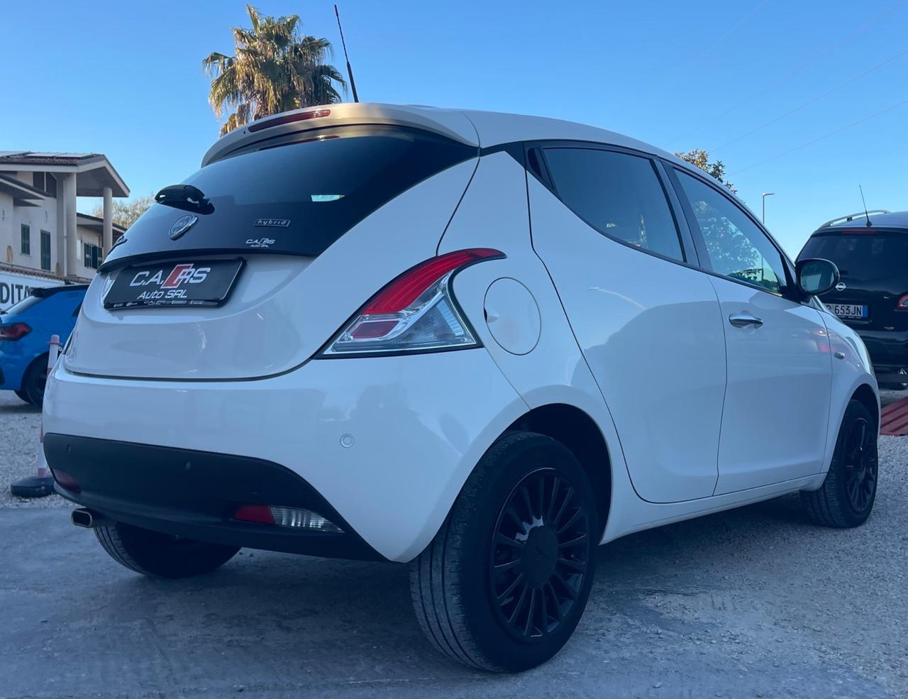 Lancia Ypsilon Gold Hybrid 1.0 FireFly 70cv