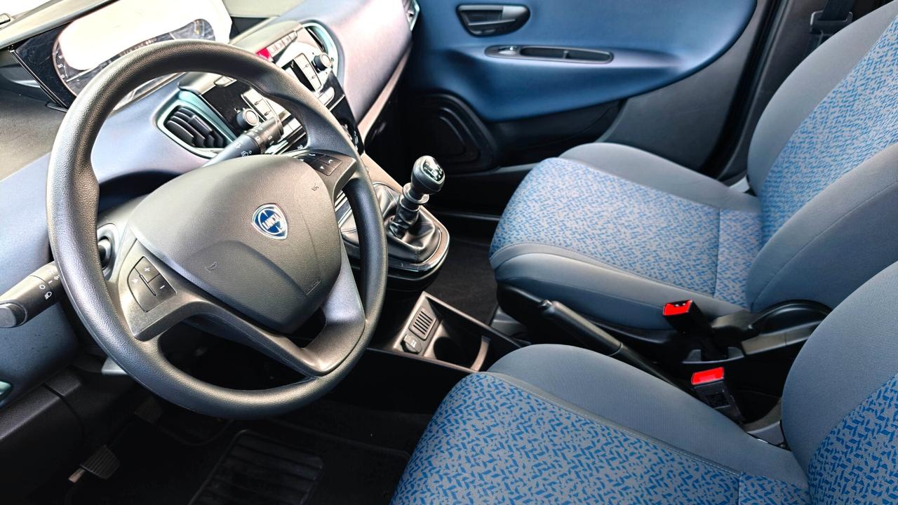 Lancia Ypsilon 1.0 FireFly 5 porte S&S Hybrid Alberta Ferretti