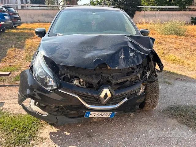 AUTO SINISTRATA