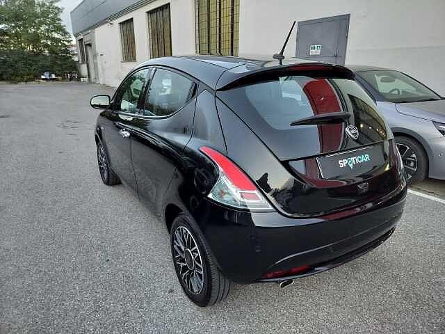 Lancia Ypsilon 1.0 FireFly 5 porte S&S Hybrid Platino