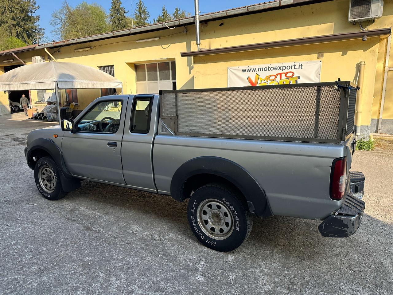 Nissan NP300 2.5 tdi 2p. King Cab Premium - 4x4