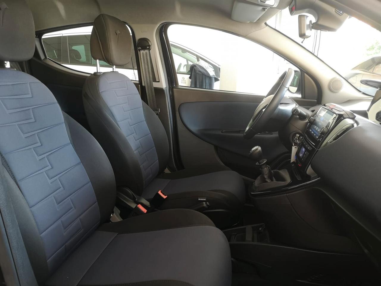 Lancia Ypsilon 1.0FireFly 70CV 5p Hyb Platino 2024