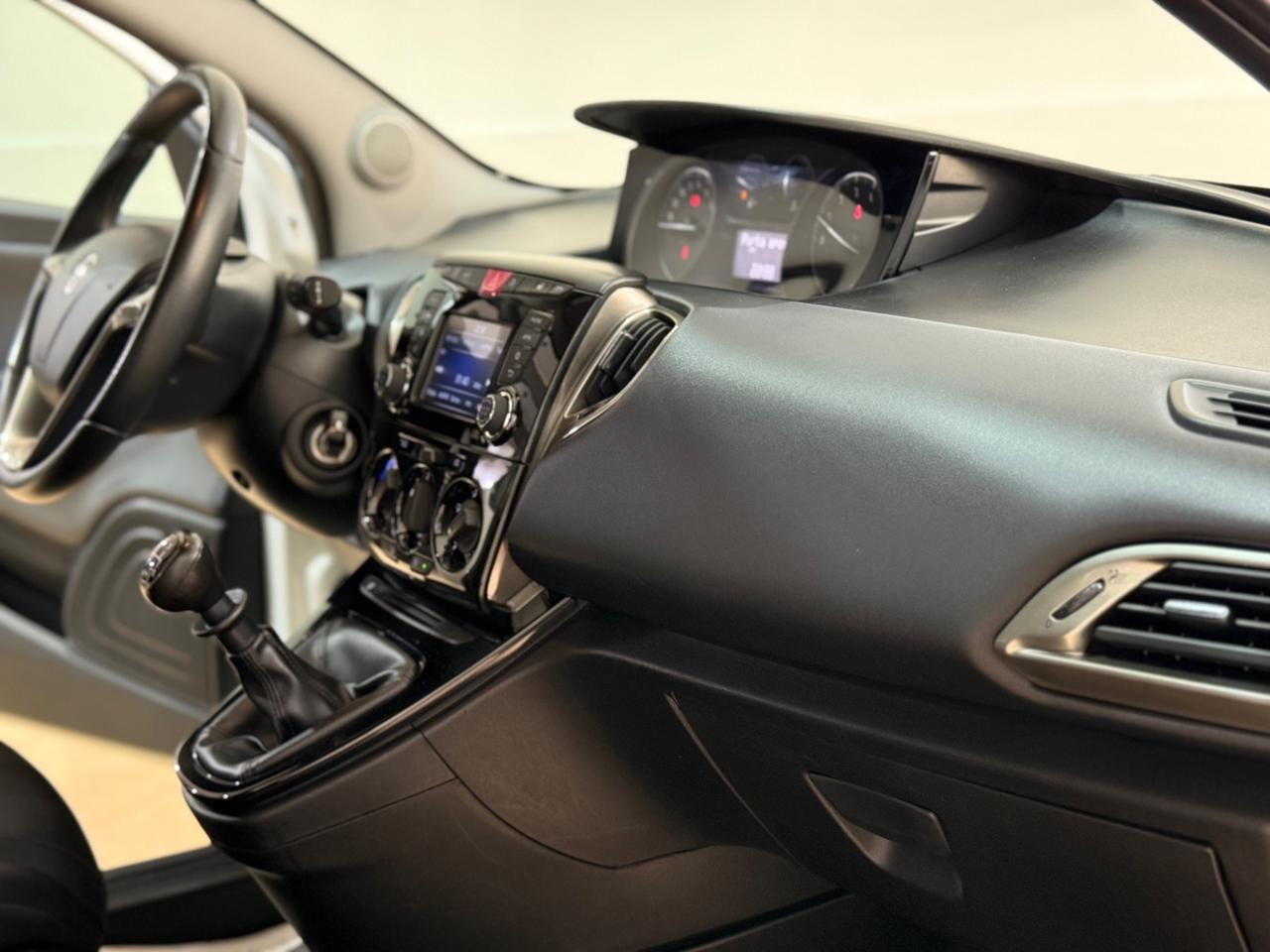 Lancia Ypsilon 1.2 69 CV 5 porte Gold