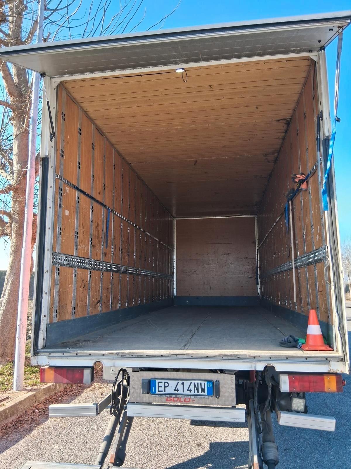 Eurocargo 120-25 con sponda idraulica