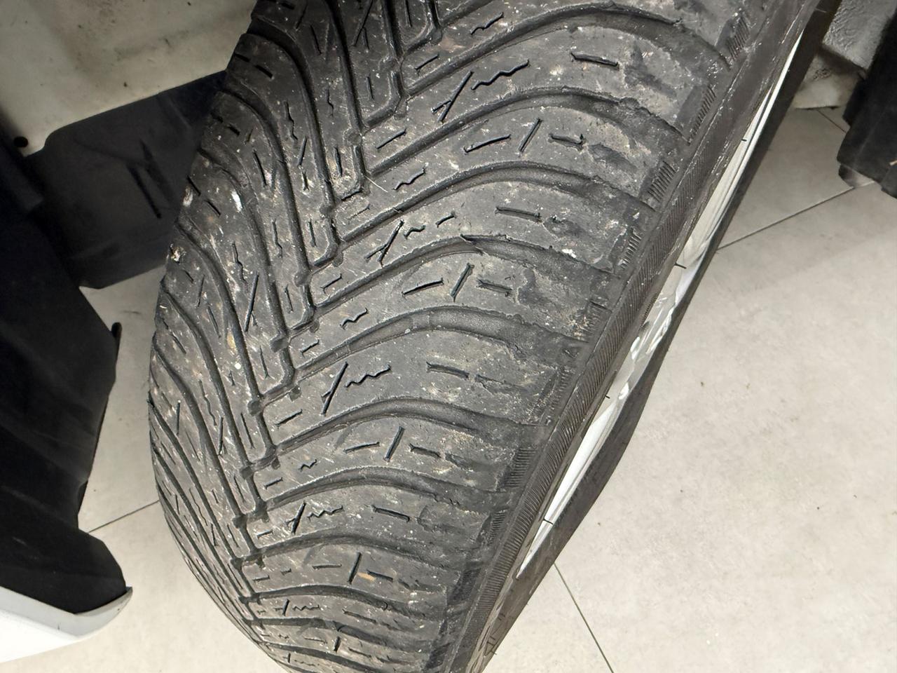 TOYOTA Yaris III 2011 Yaris 5p 1.0 Lounge