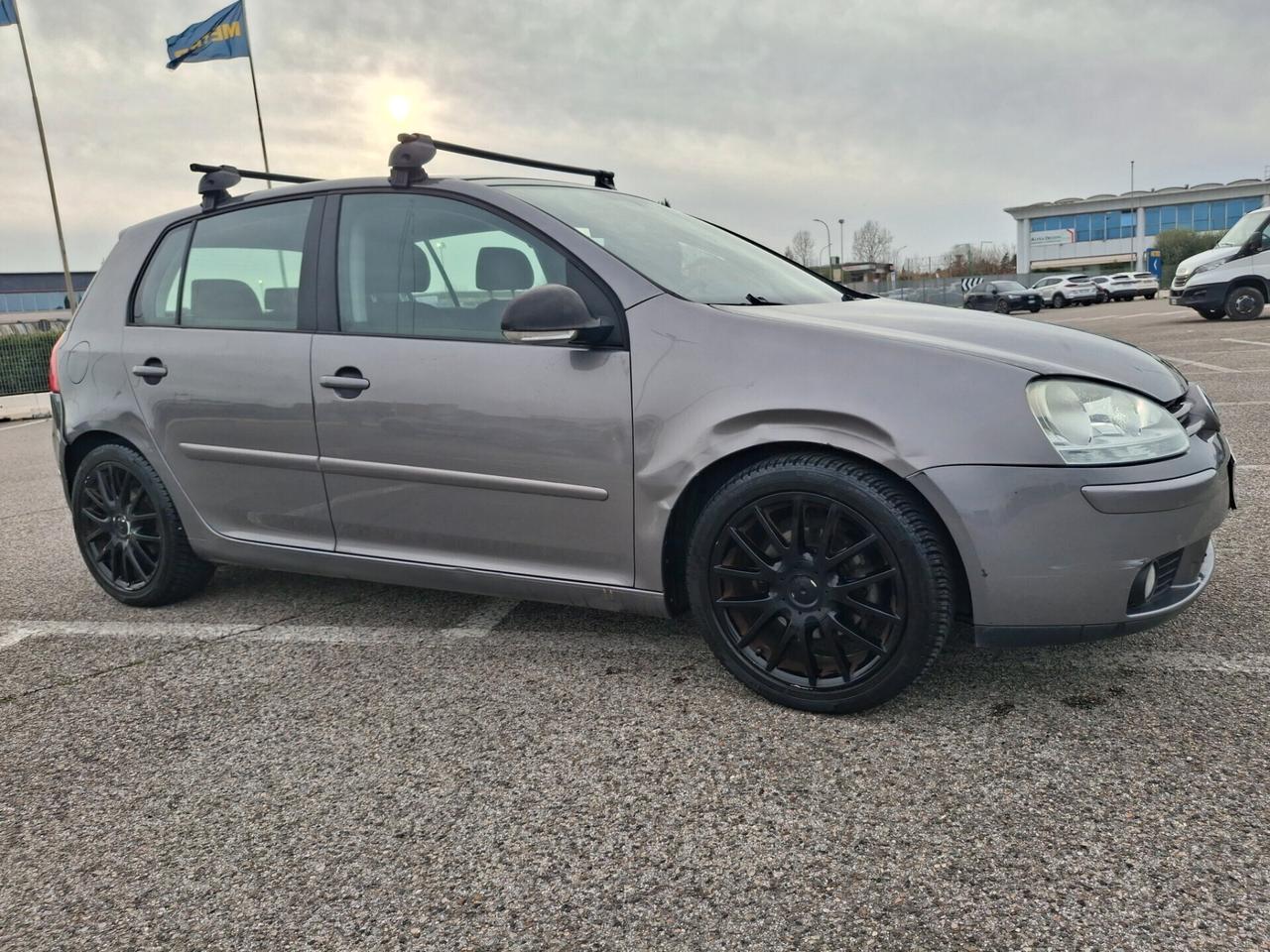 Volkswagen Golf 1.6 16V FSI 5p. Sportline